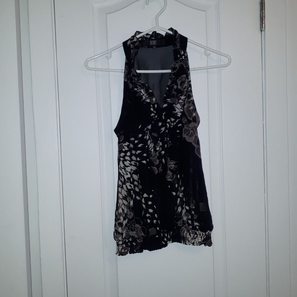 sleeveless blouse